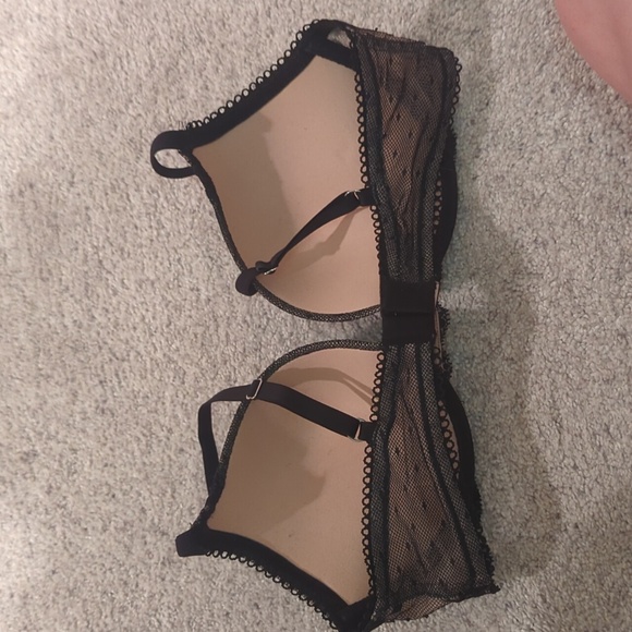 Victoria's secret lace push up bra, 34C - Picture 3 of 3